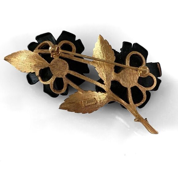 Crown Trifari Gold Double Black Rose Brooch - Picture 3 of 4